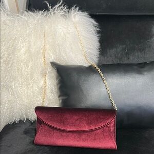 STEVE MADDEN-Elegant Burgundy Velvet Clutch with Gold Chain